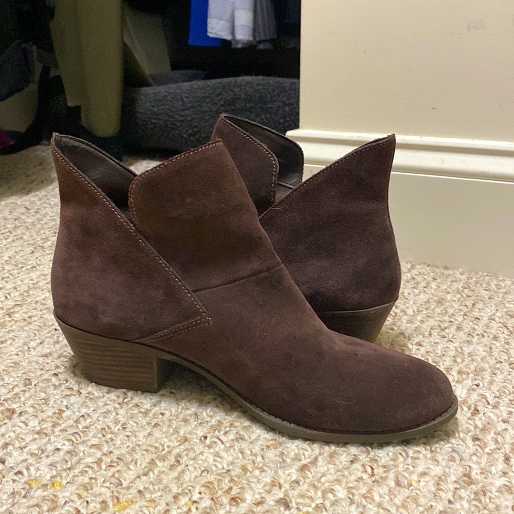 Me Too Brown Suede Booties